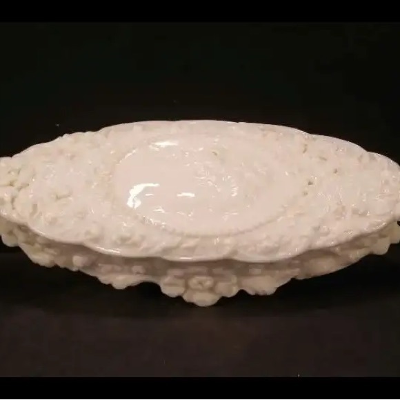 Gorgeous Jenny Lind Milk Glass Glove Box with lid by Fostoria. MINT condition - Picture 5 of 9